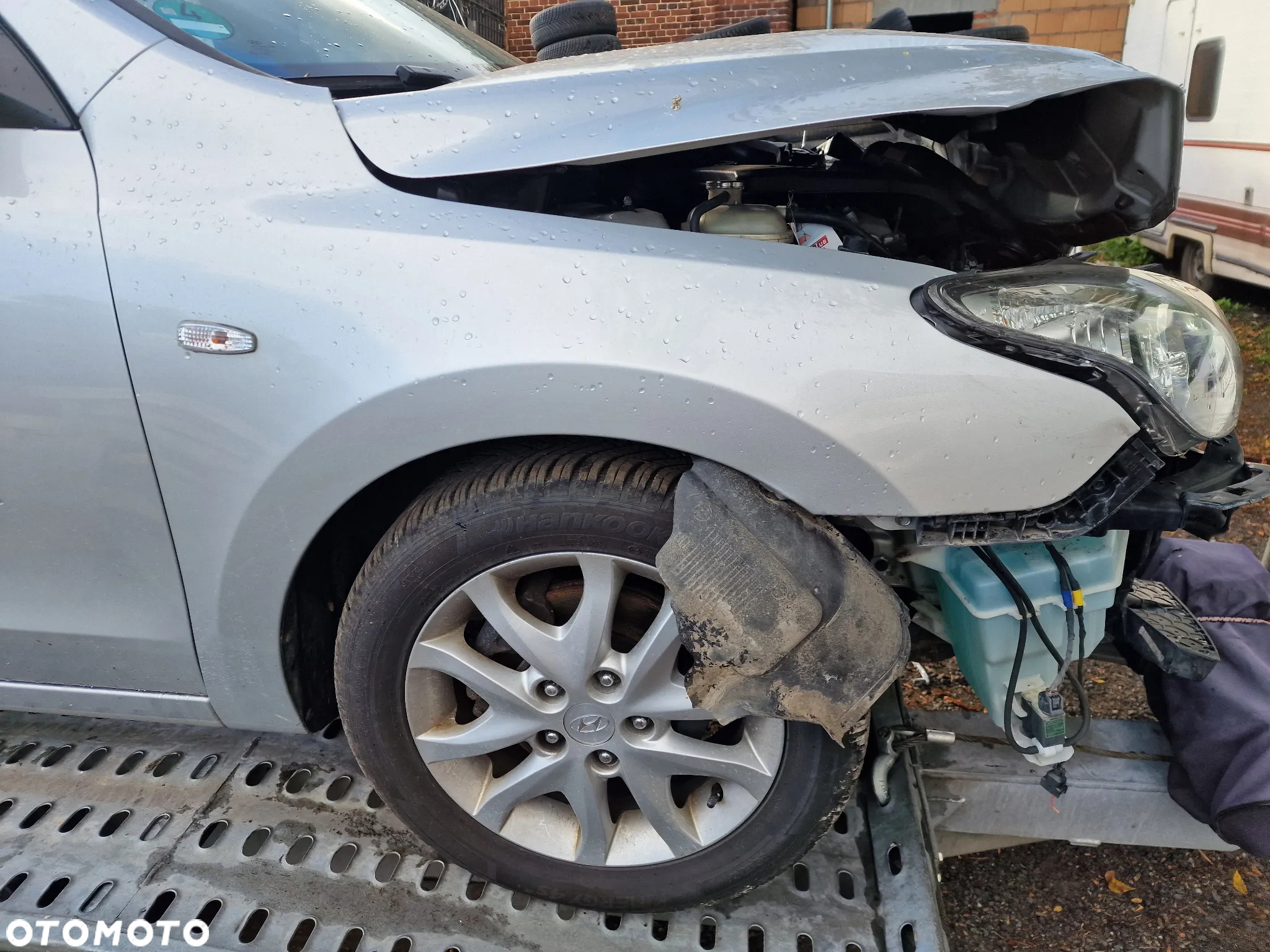 Błotnik  prawy przód  hyundai i30 w kolorze  2R - 2