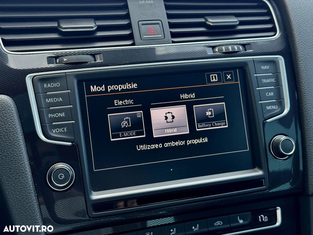 Volkswagen Golf - 22