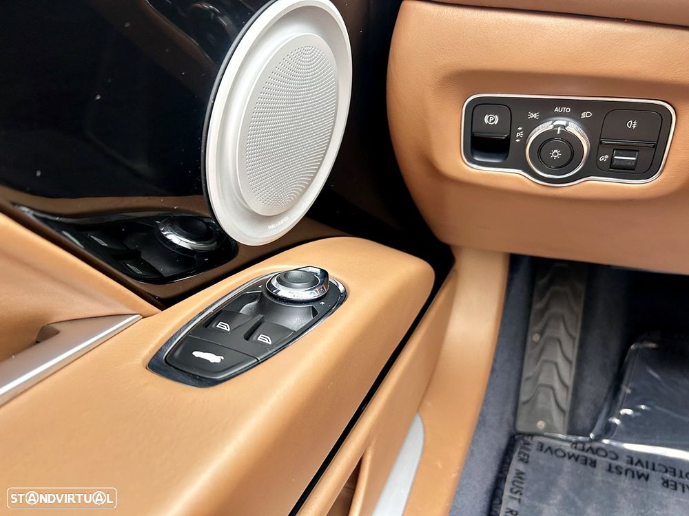 Aston Martin DB11 Coupé V8 Auto - 18