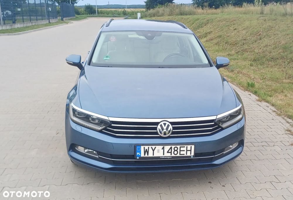Volkswagen Passat - 1