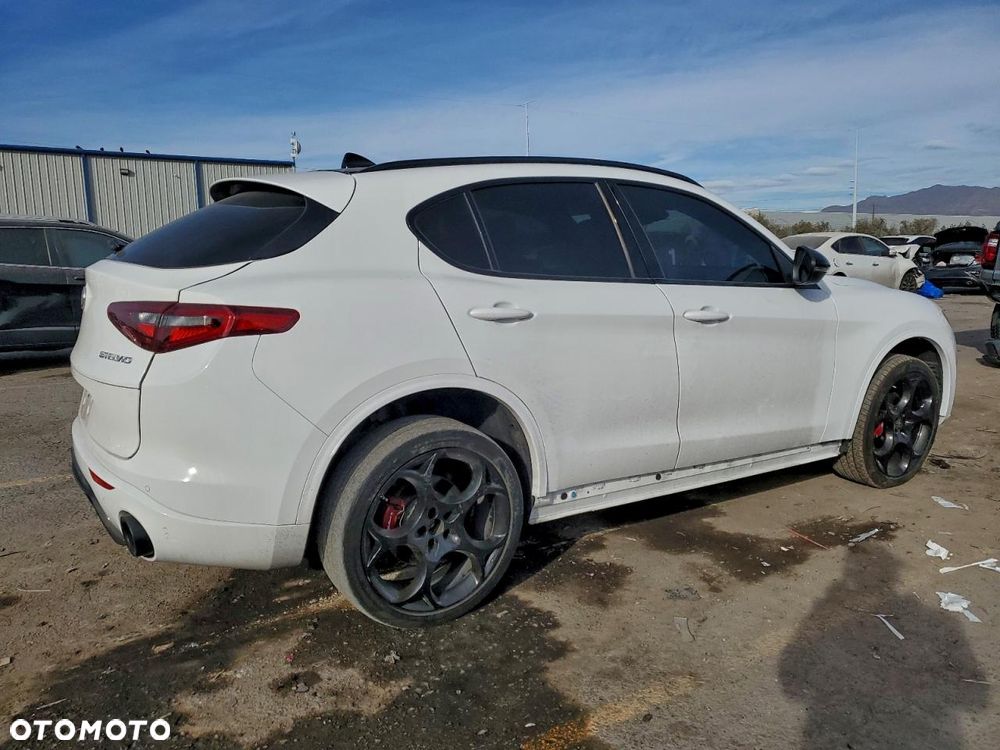 Alfa Romeo Stelvio - 4
