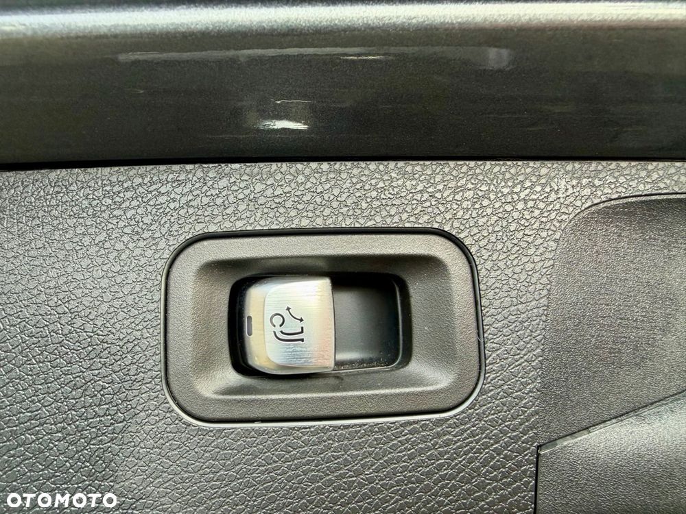 Mercedes-Benz Klasa E 220 d 4Matic 9G-TRONIC Exclusive - 37