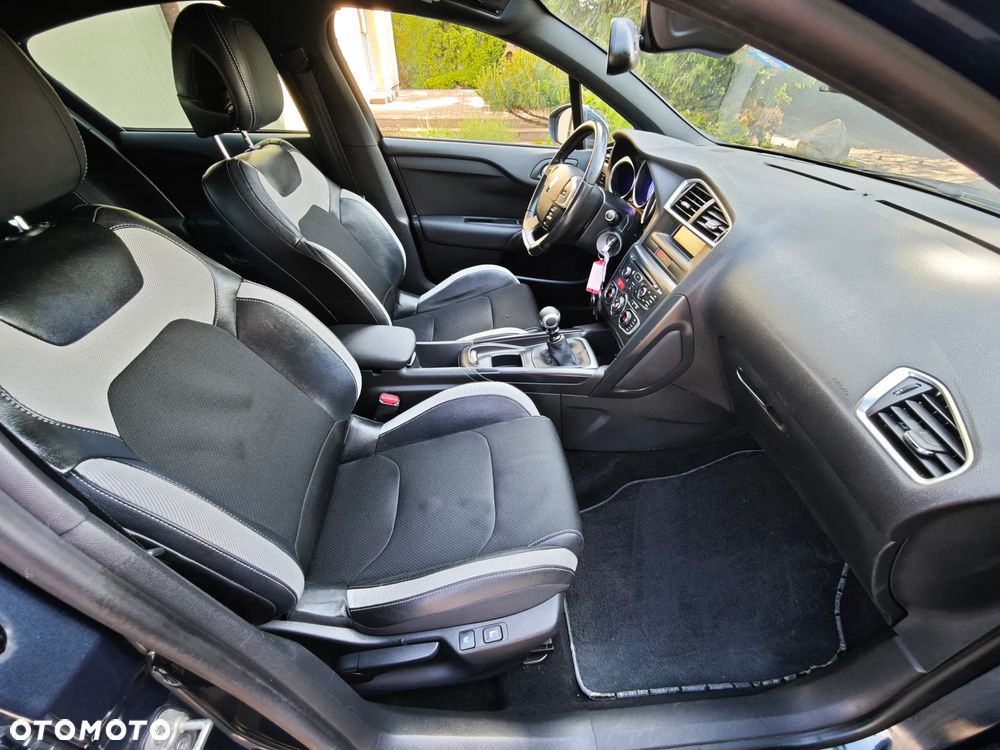 Citroën DS4 e-HDi 110 SoChic - 32