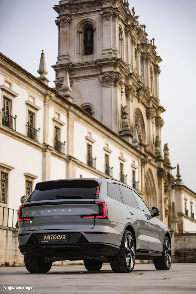 Volvo EX90 Twin Performance AWD Plus (7L) - 24