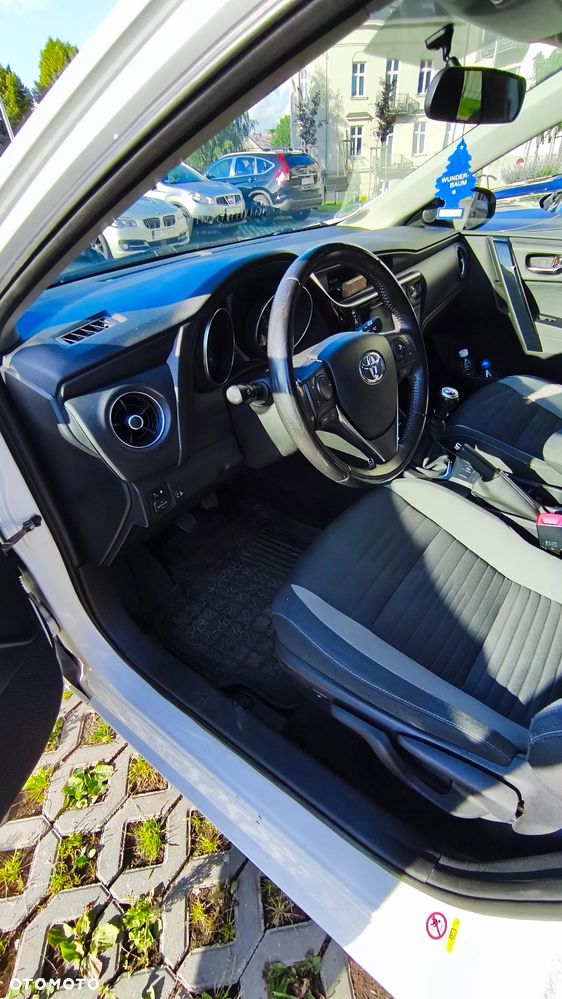 Toyota Auris 1.6 D-4D Comfort - 2