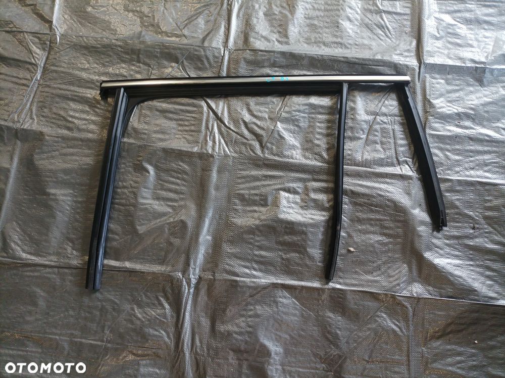 Skoda Octavia III kombi uszczelka drzwi lewy tył 5E9839431J