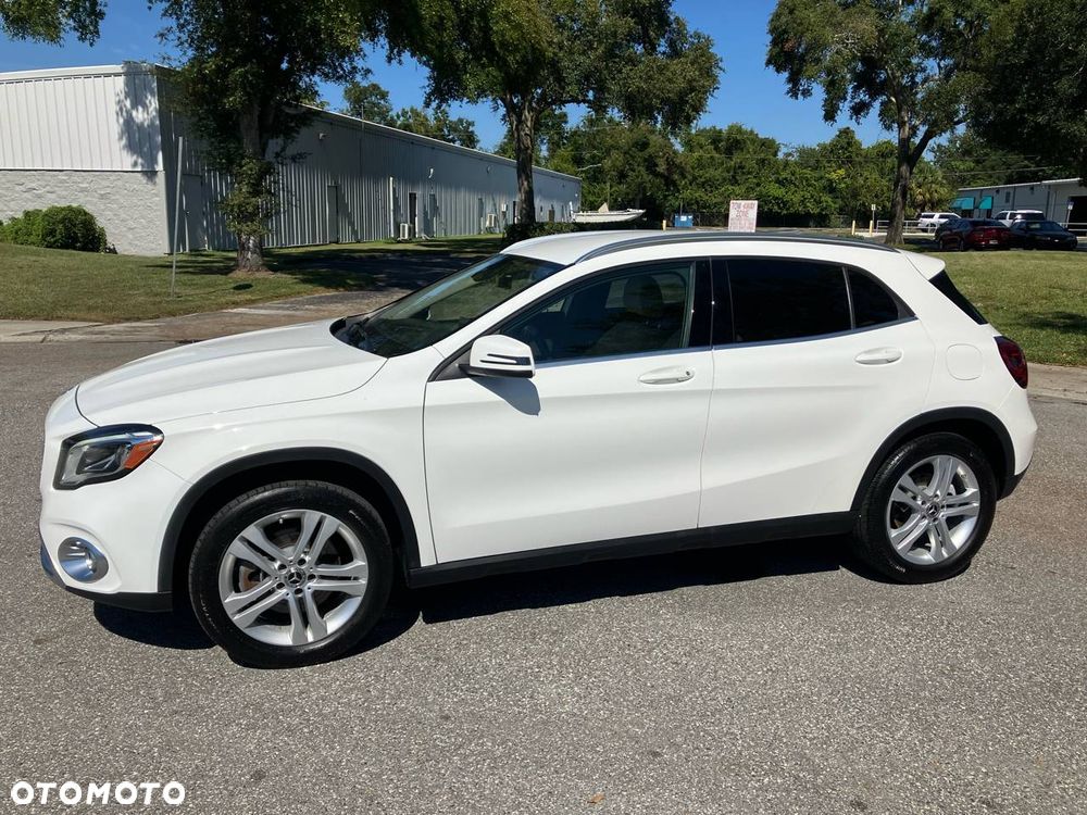 Mercedes-Benz GLA - 2