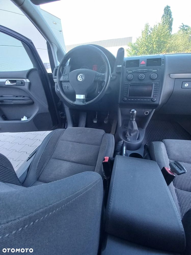 Volkswagen Touran - 26