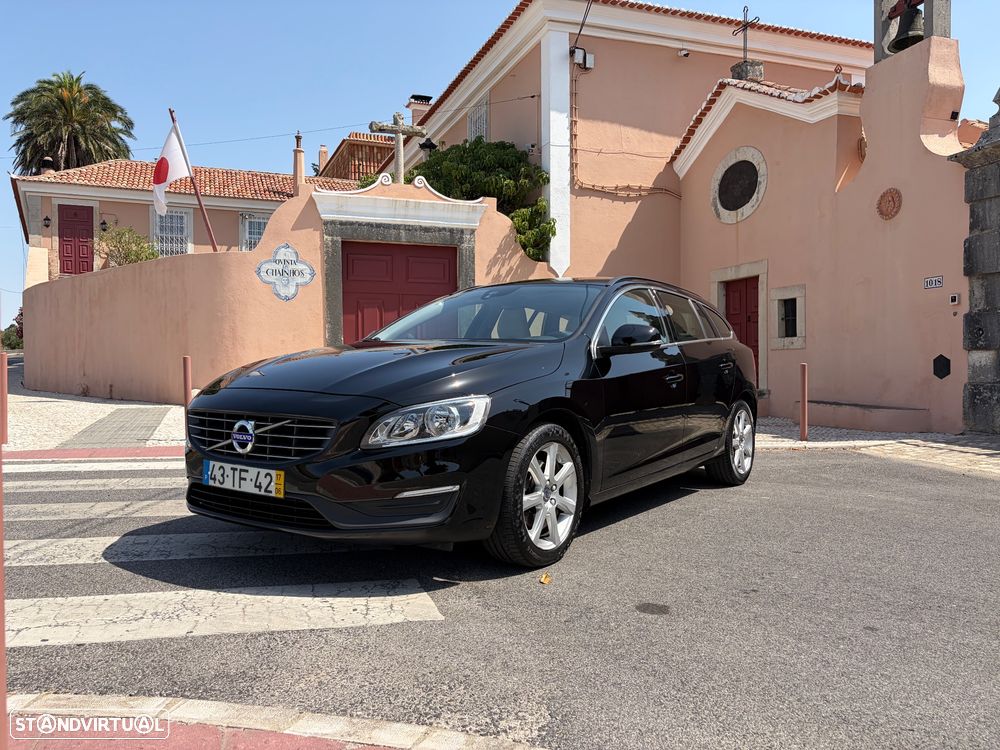 Volvo V60 2.0 D2 Momentum - 1