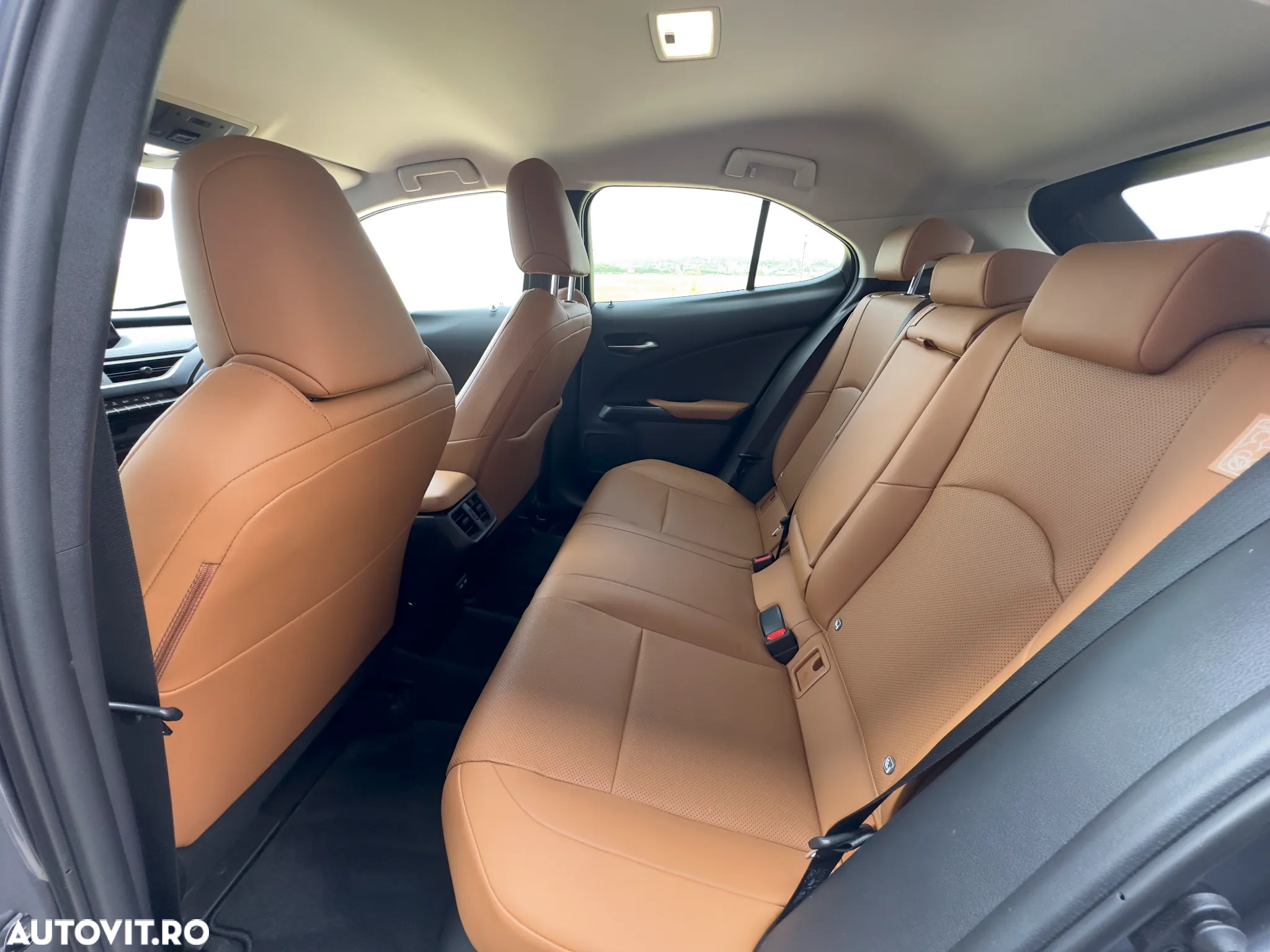 Lexus UX 250h 2.0L HEV 20H- (178 HP) 4X4 CVT Luxury - 18
