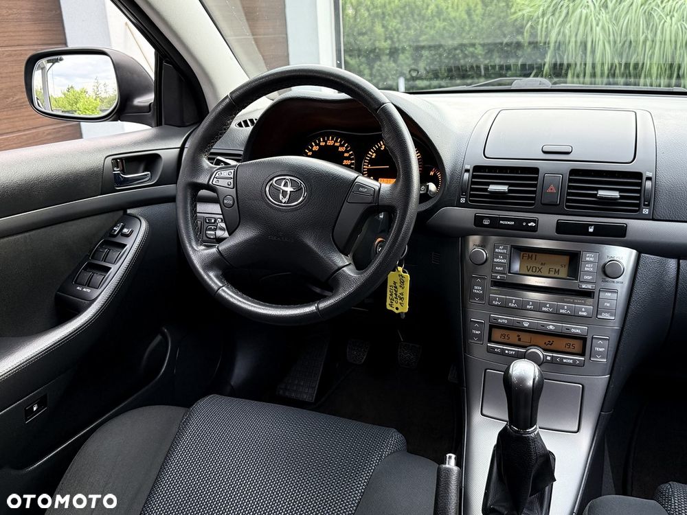 Toyota Avensis 1.8 VVT-i Combi - 27