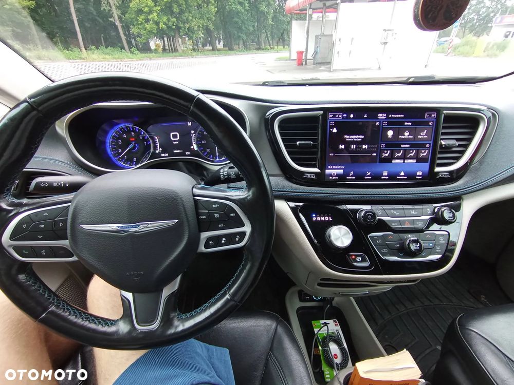 Chrysler Pacifica - 10