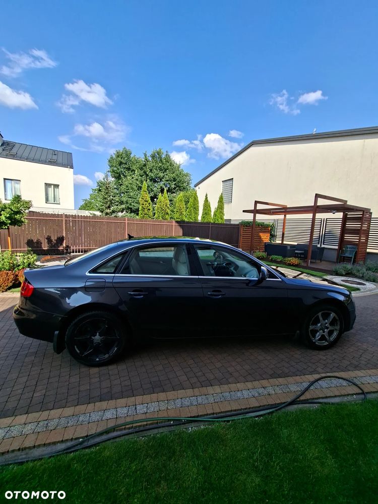 Audi A4 Limousine - 8