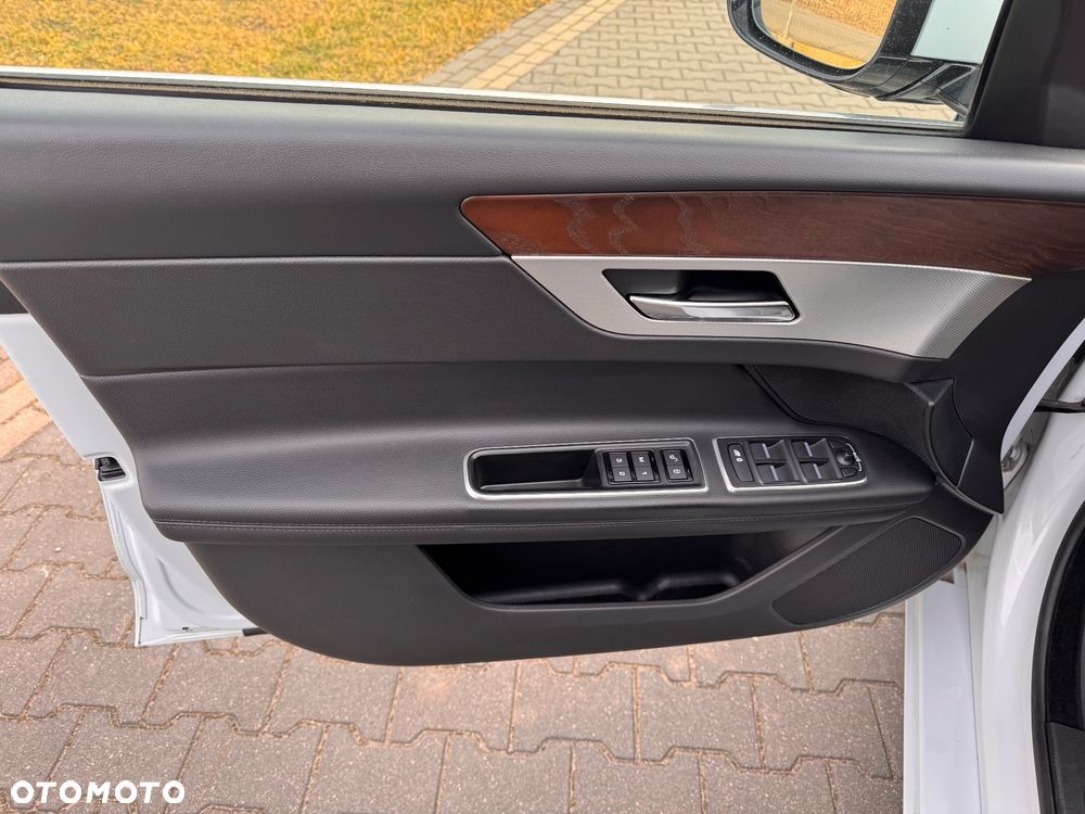Jaguar XF 20d Prestige - 24