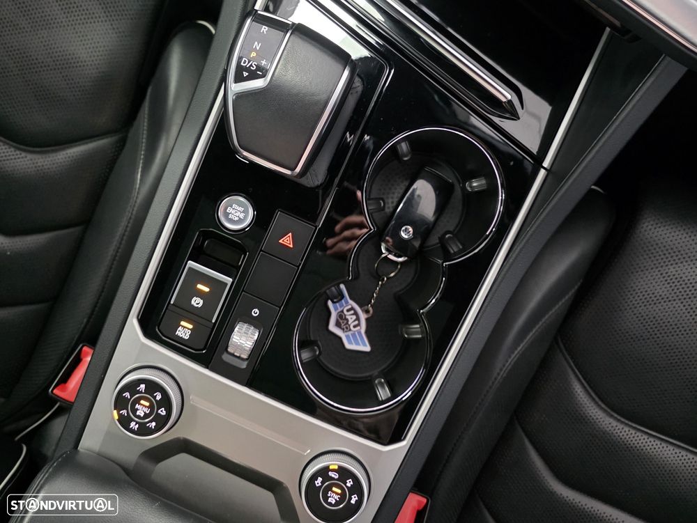VW Touareg 3.0 TDI V6 Elegance Plus - 11