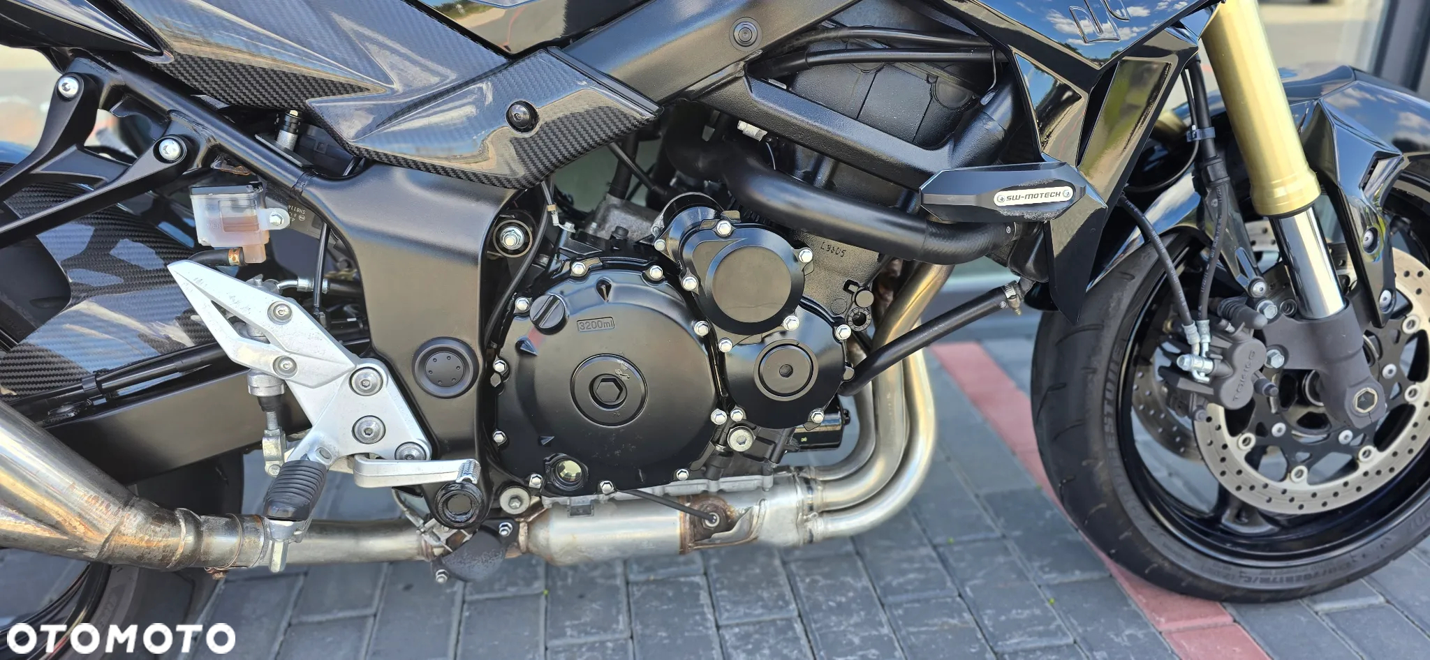 Suzuki GSR - 16