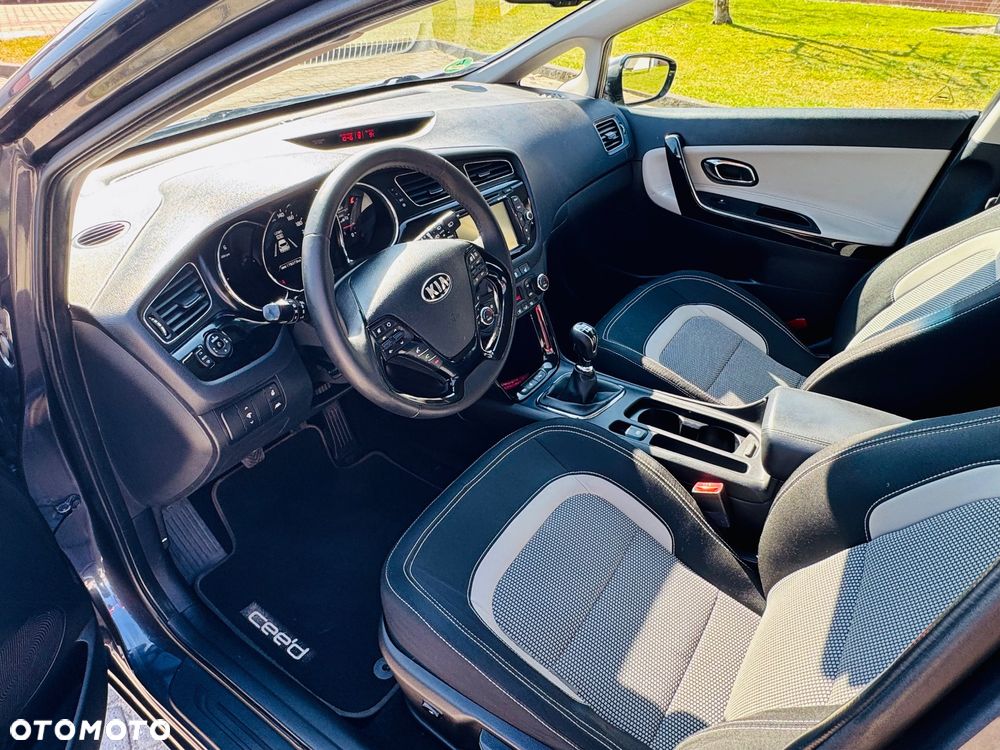 Kia Ceed 1.6 CRDi 128 ISG Platinum Edition - 9