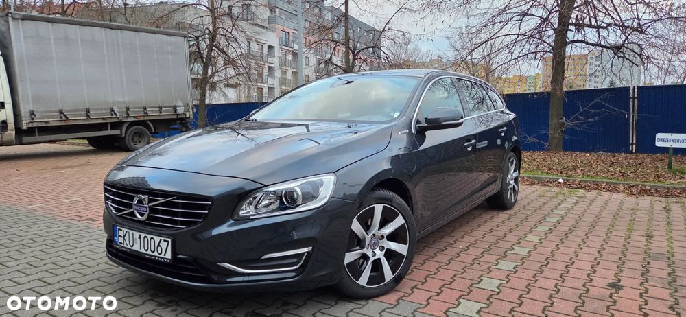 Volvo V60 D6 AWD Plug-in Hybrid Summum - 1