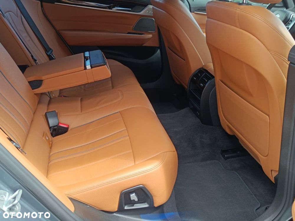 BMW 6GT - 26