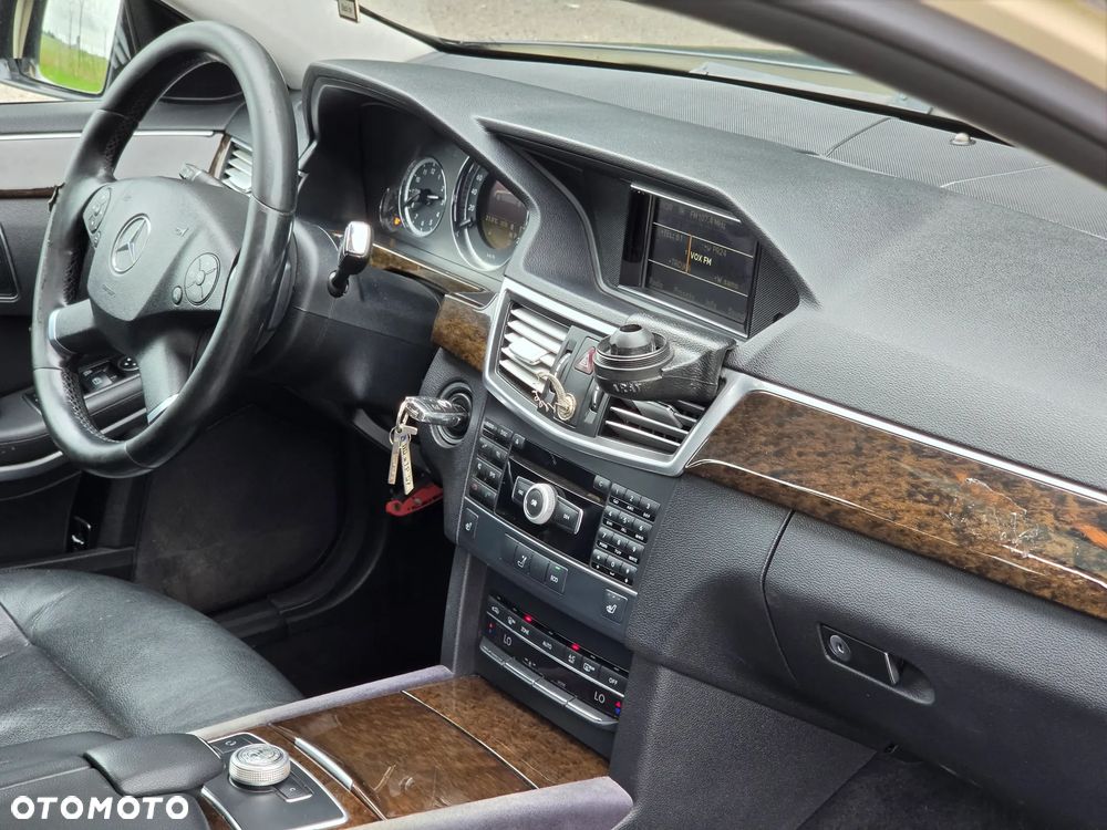 Mercedes-Benz Klasa E 200 CDI 7G-TRONIC Elegance - 31