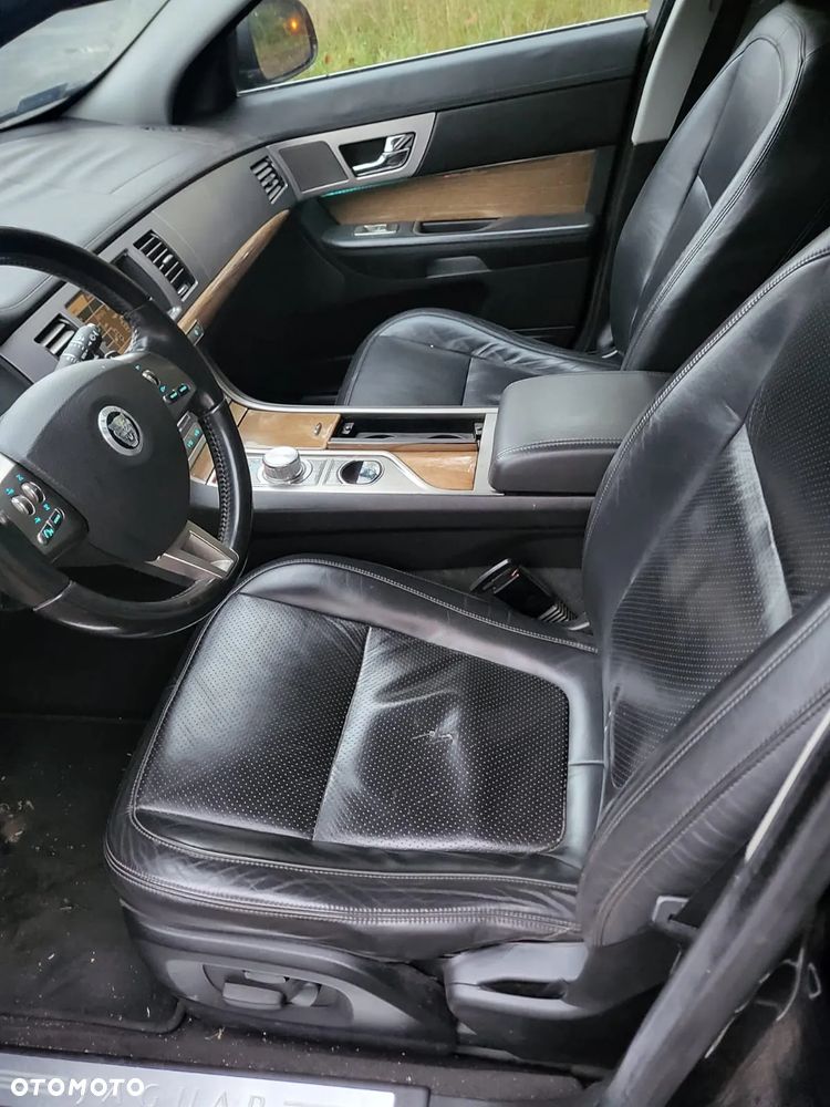 Jaguar XF 3.0 V6 D Luxury - 5