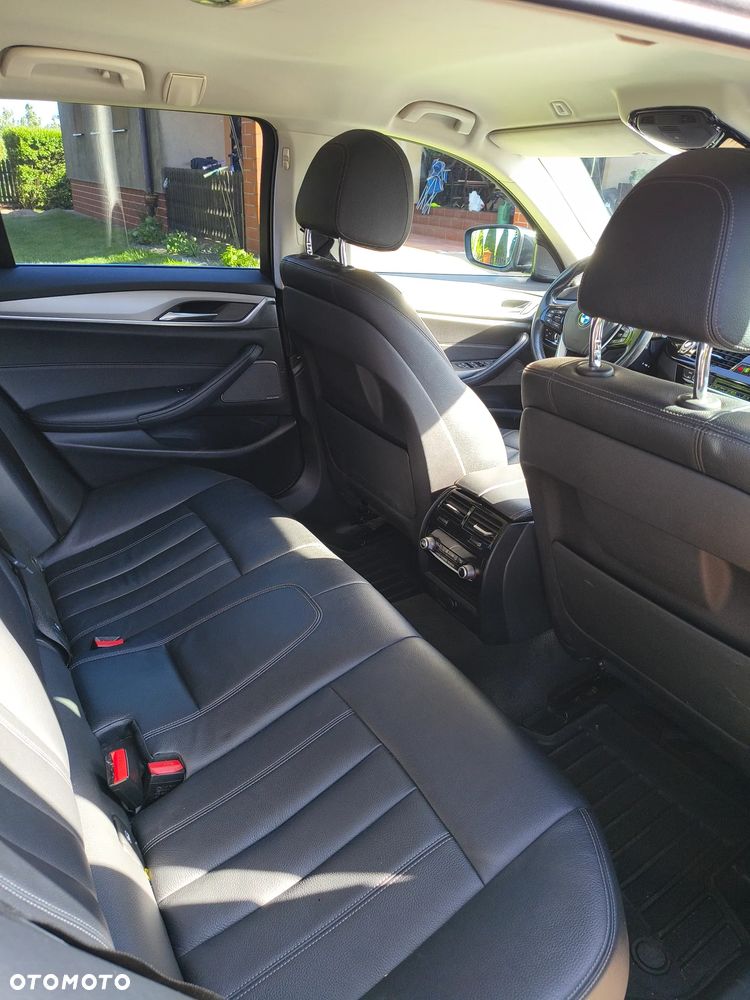BMW Seria 5 520d xDrive - 9