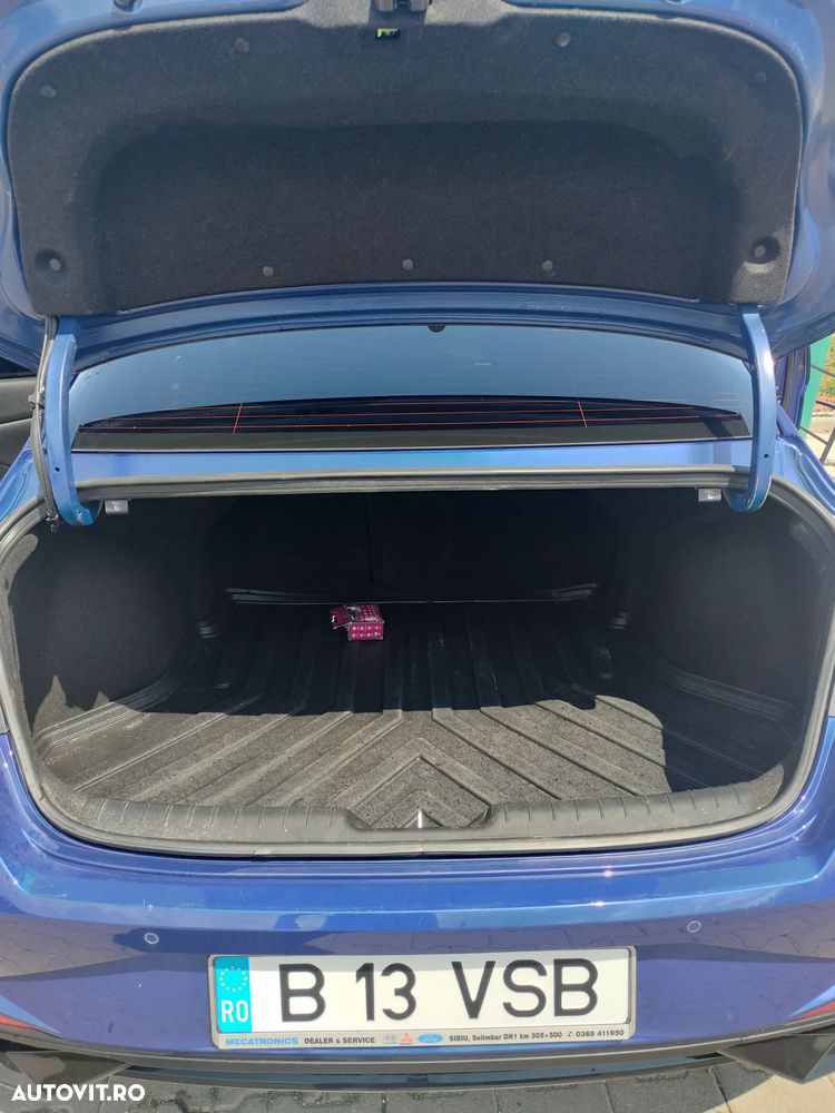 Hyundai Elantra 1.6 l 123 CP 6MT Highway - 8