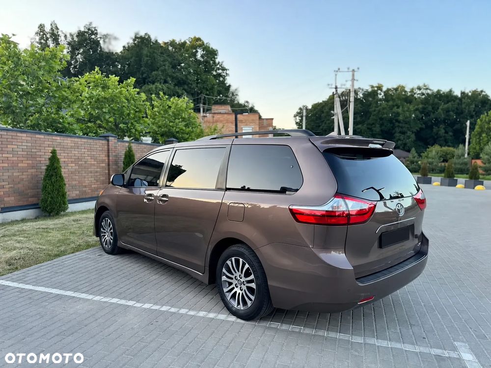 Toyota Sienna 3.5 V6 - 6