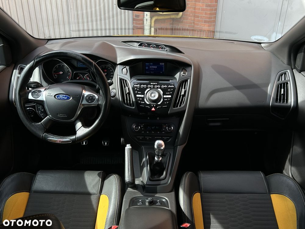 Ford Focus 2.0 EcoBoost ST mit Leder-Sport-Paket - 11