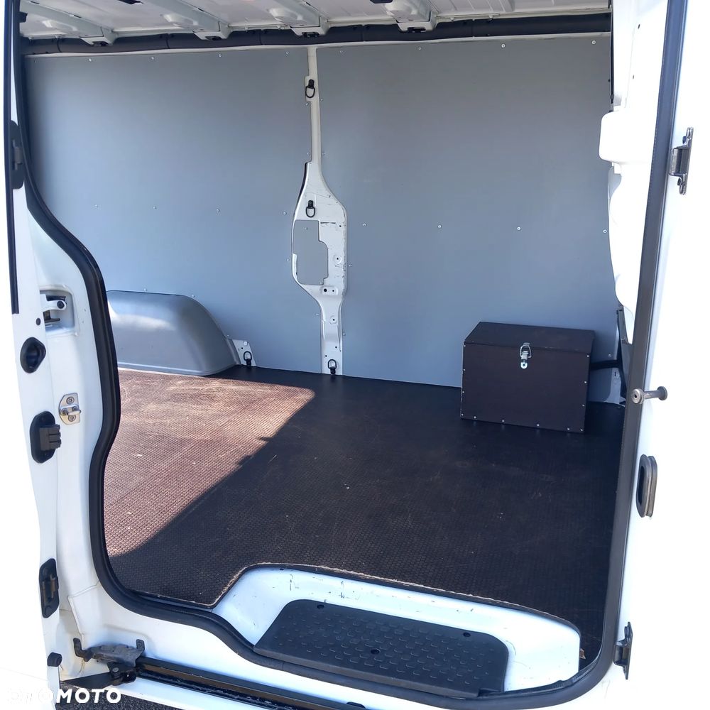 Renault Trafic - 17
