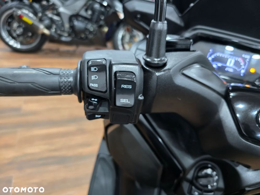 Yamaha X-max - 23
