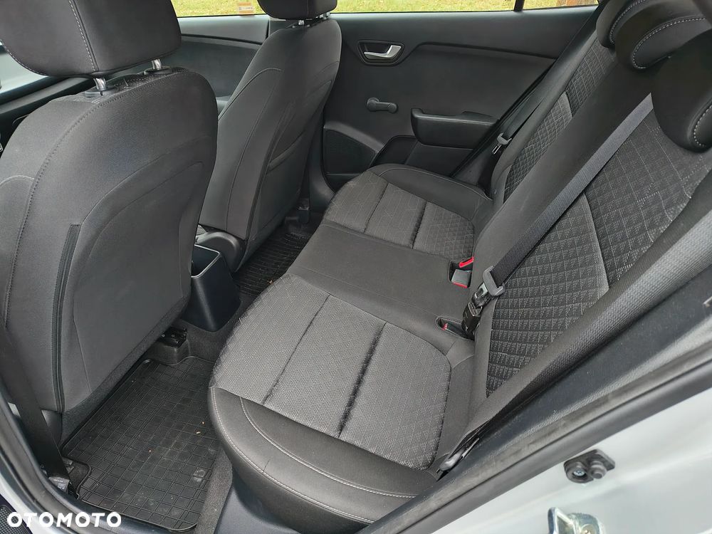 Kia Rio 1.2 L - 7