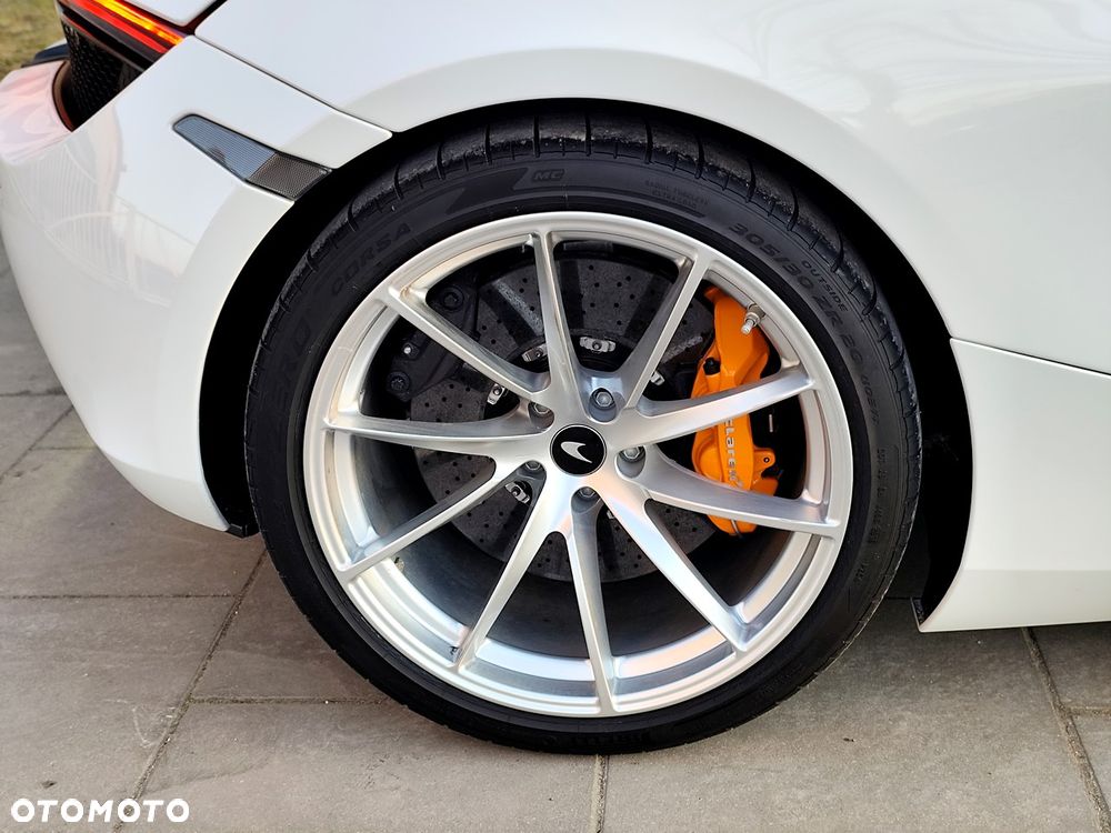 McLaren 720S Coupe Performance - 12