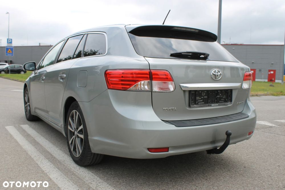 Toyota Avensis 1.8 Premium - 9