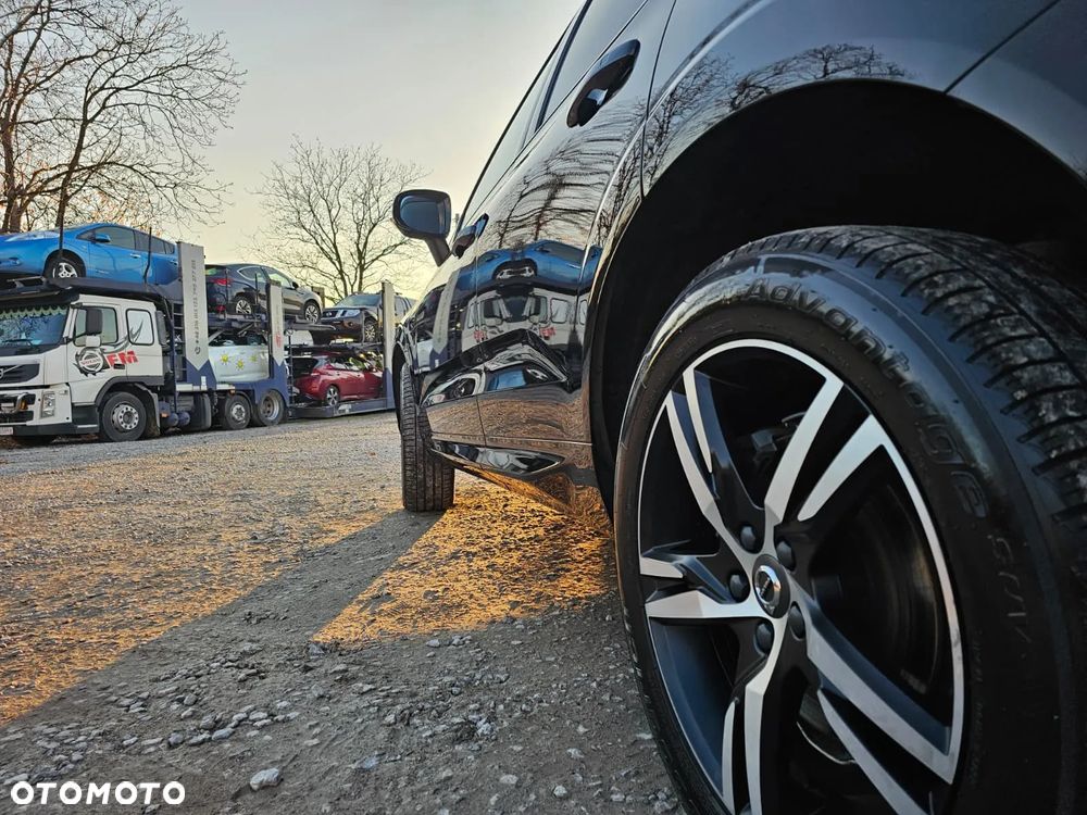 Volvo XC 60 T6 Plug-In Hybrid AWD R-Design - 10