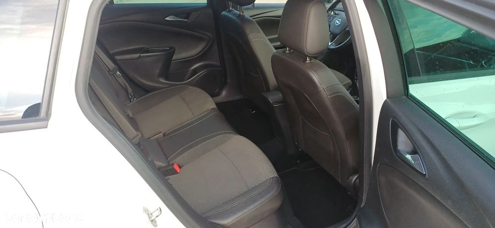 Opel Astra 1.6 CDTI Essentia - 8