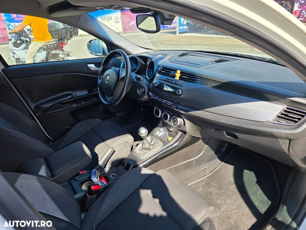 Alfa Romeo Giulietta 1.6 JTDM 16V - 12
