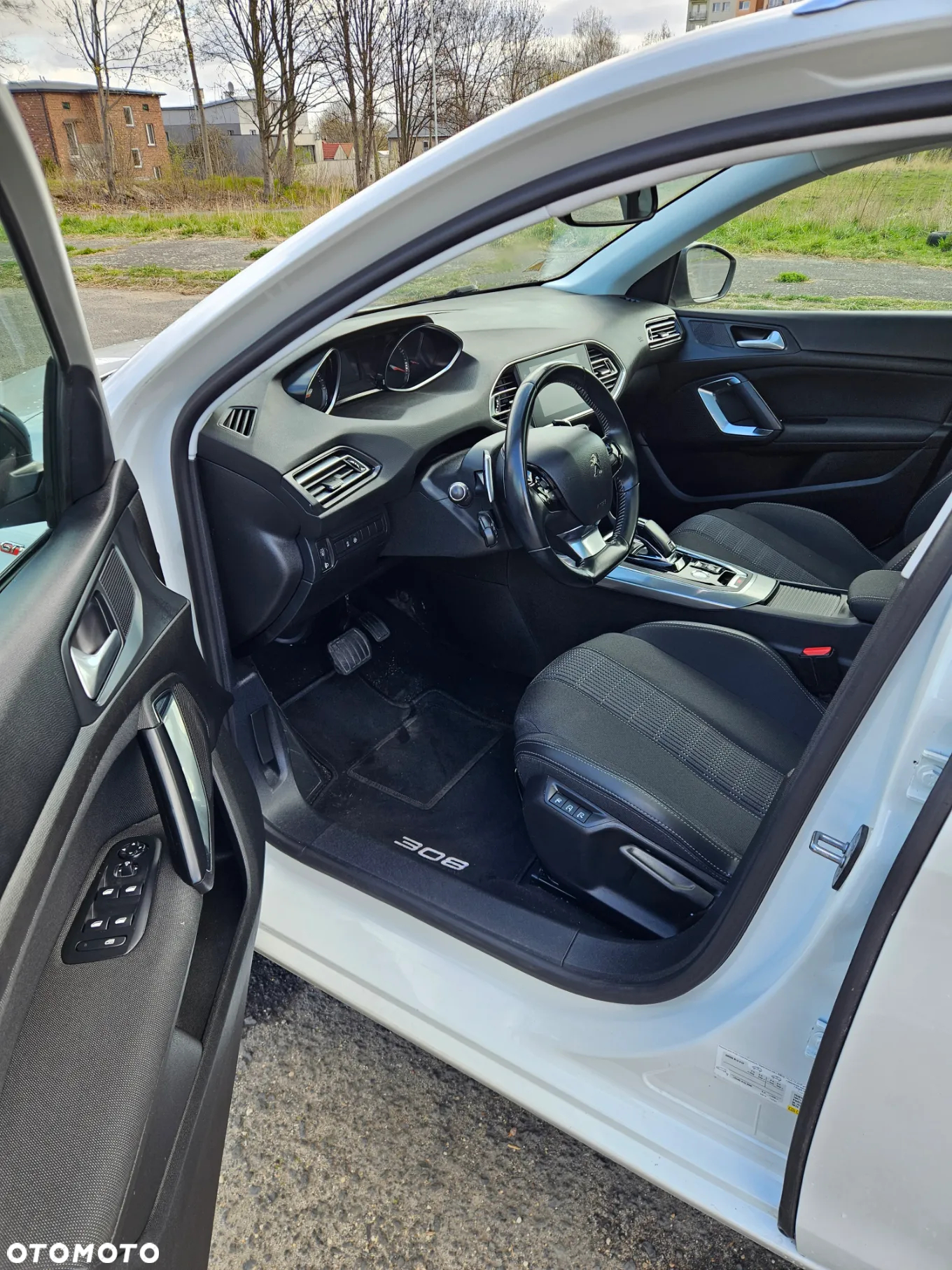 Peugeot 308 1.2 PureTech GT S&S EAT8 - 11