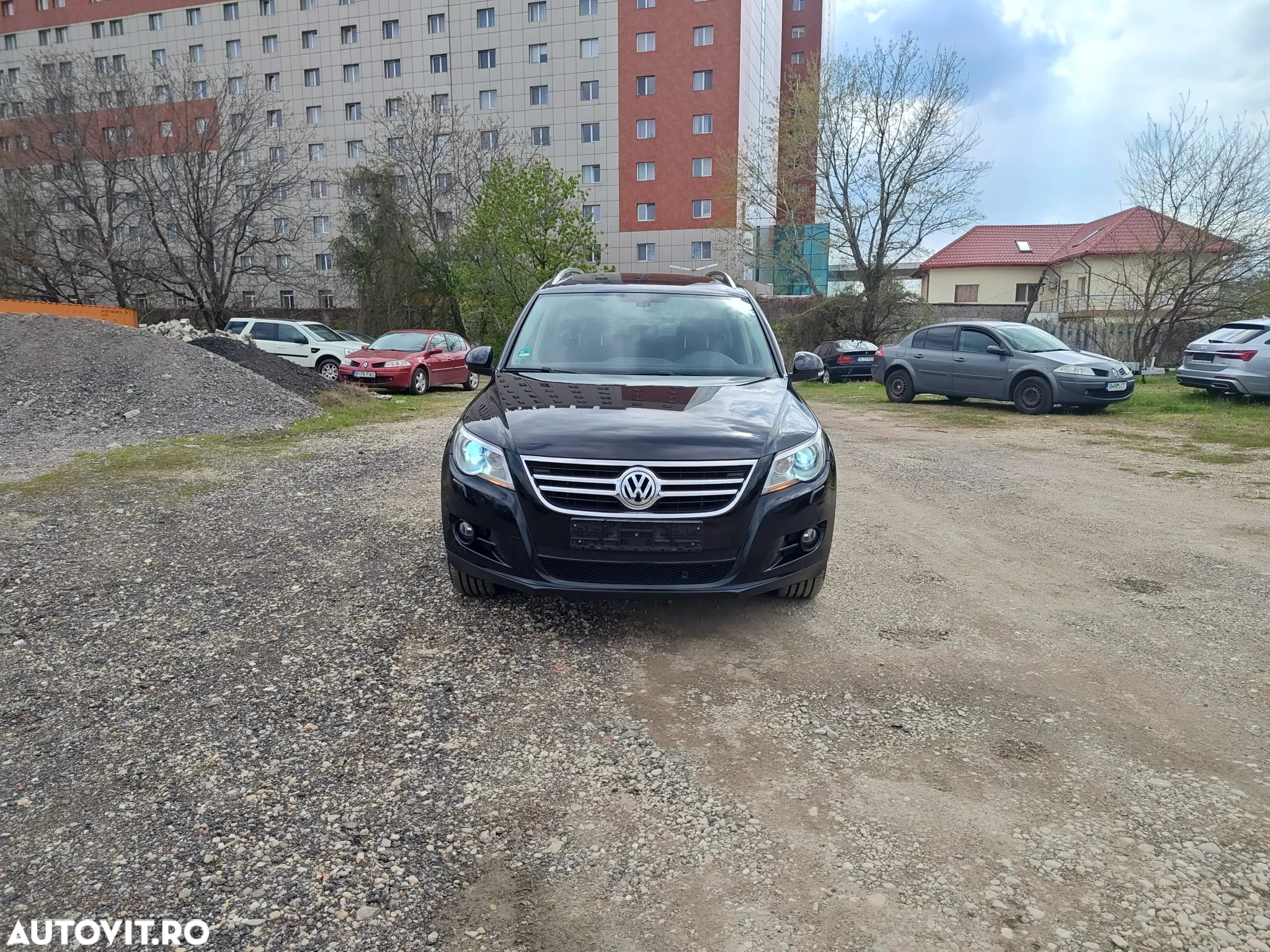 Volkswagen Tiguan - 12