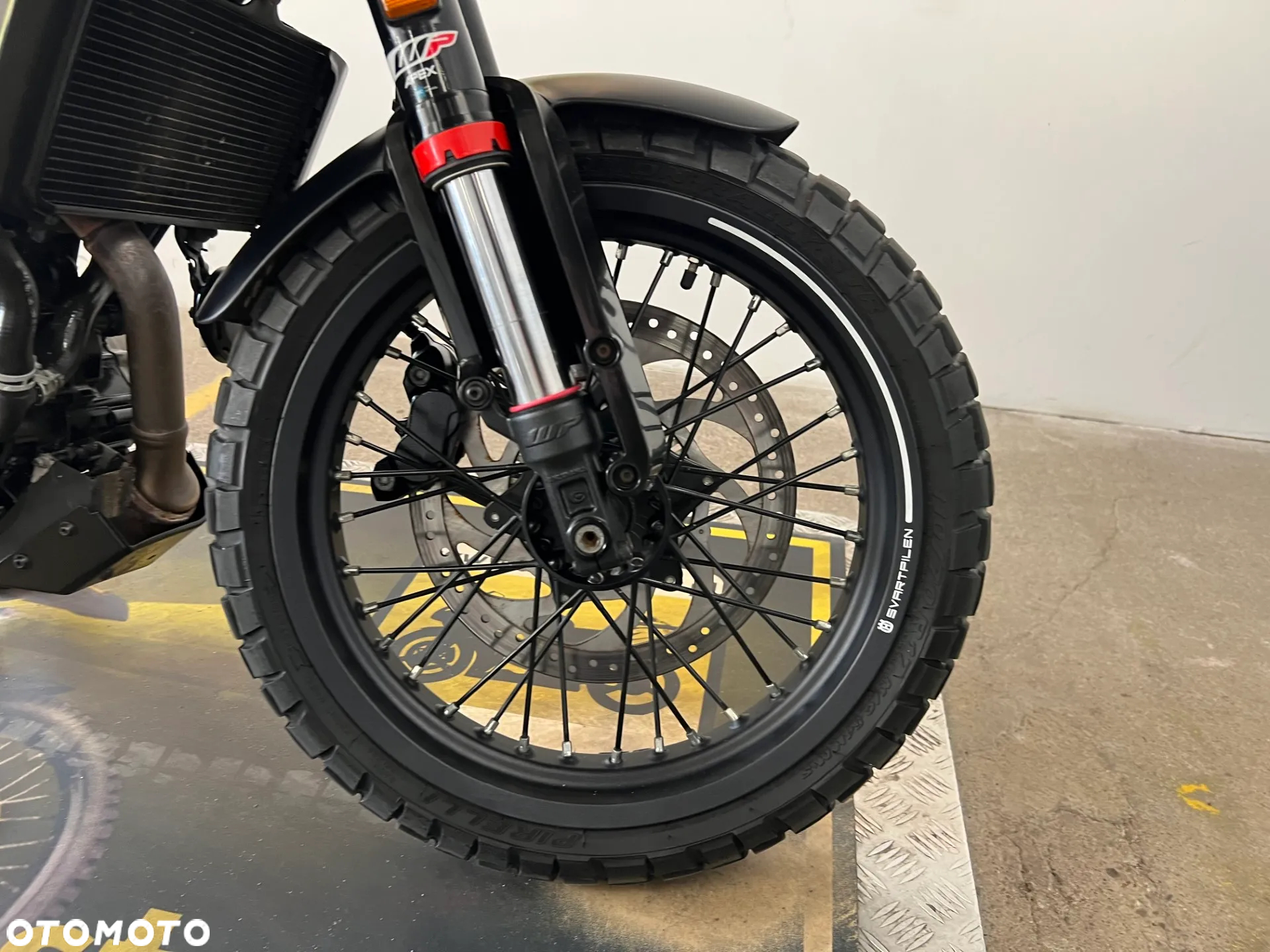 Husqvarna Svartpilen - 13