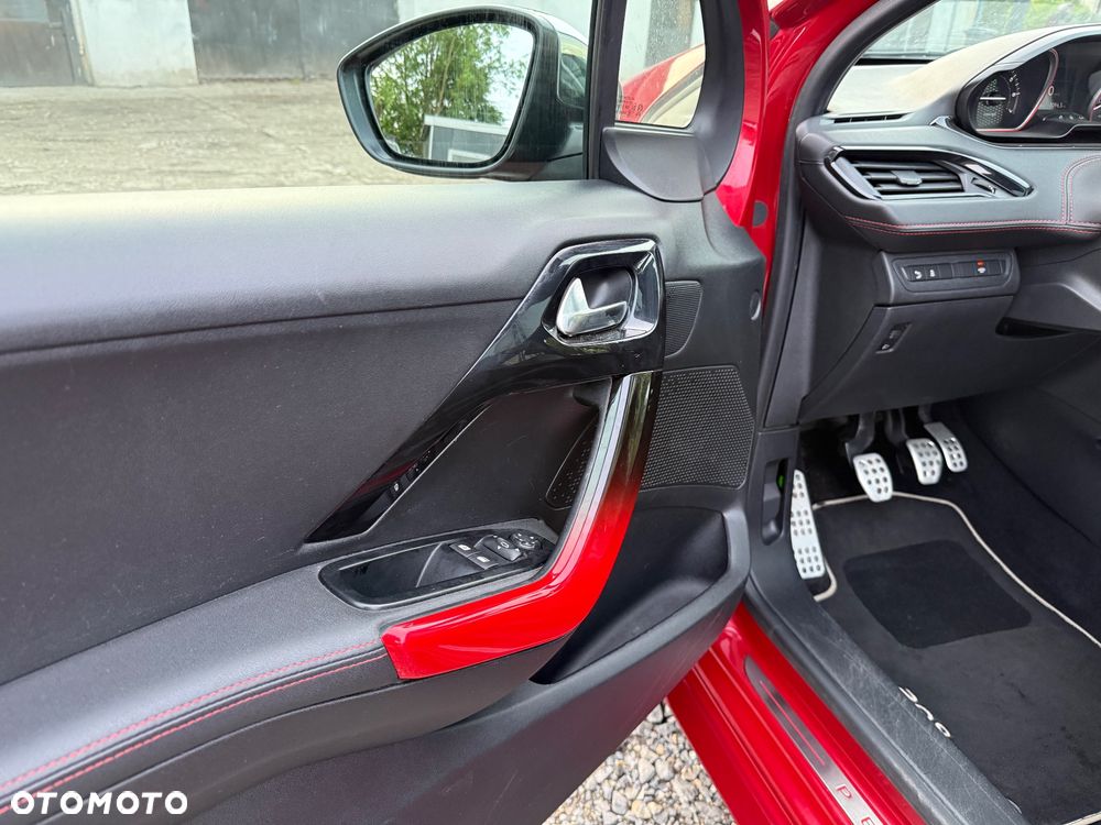Peugeot 208 GTI 200 THP - 17