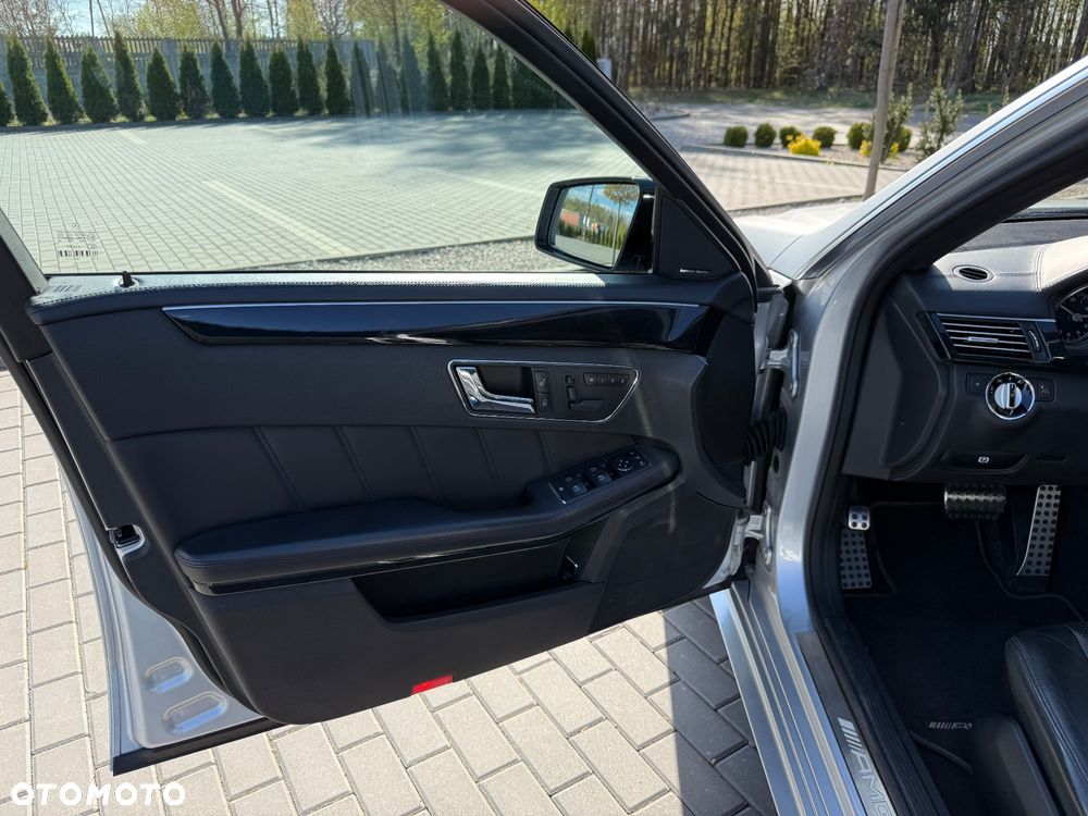 Mercedes-Benz Klasa E 63 AMG AMG Speedshift 7G-MCT - 33