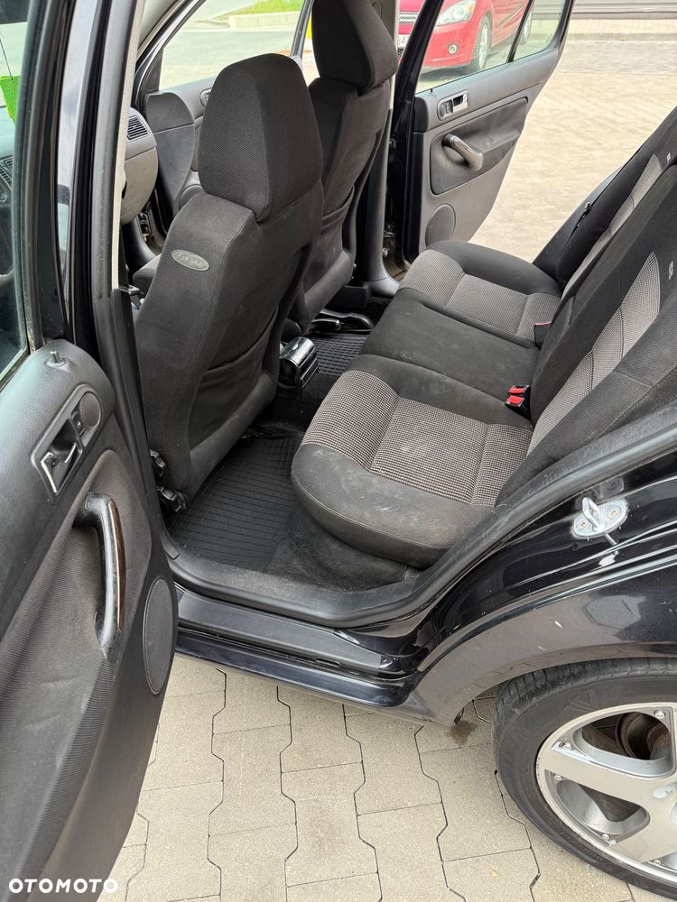 Volkswagen Golf 1.9 TDI Highline - 18