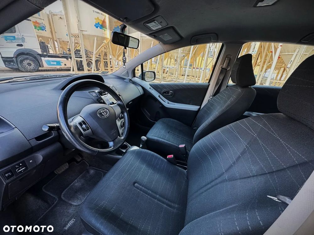 Toyota Yaris - 14