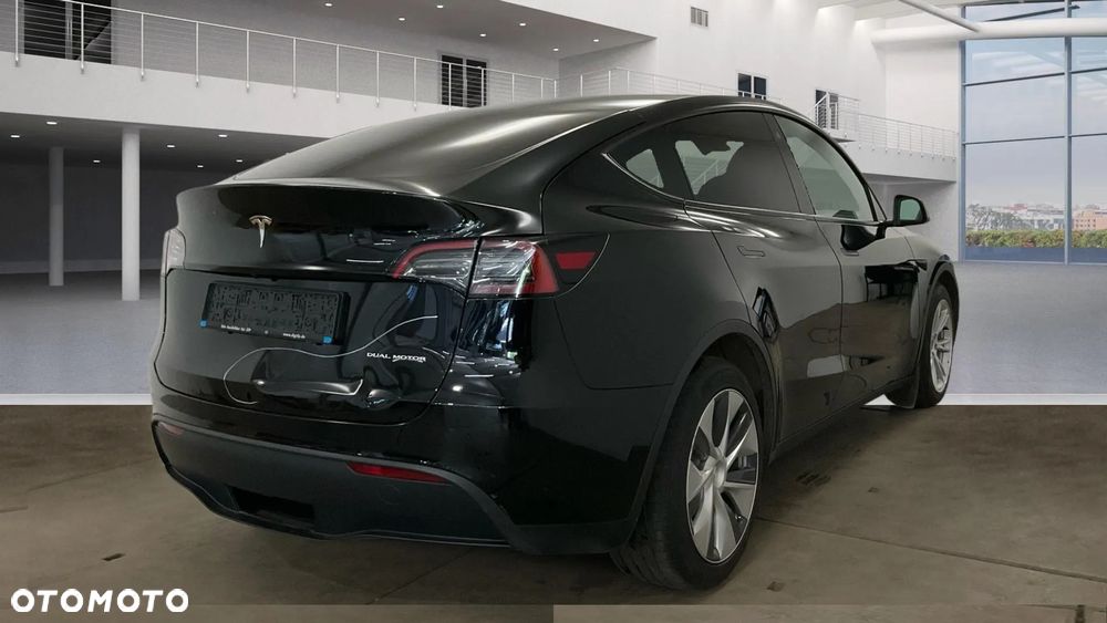 Tesla Model Y Long Range Dual Motor AWD - 2