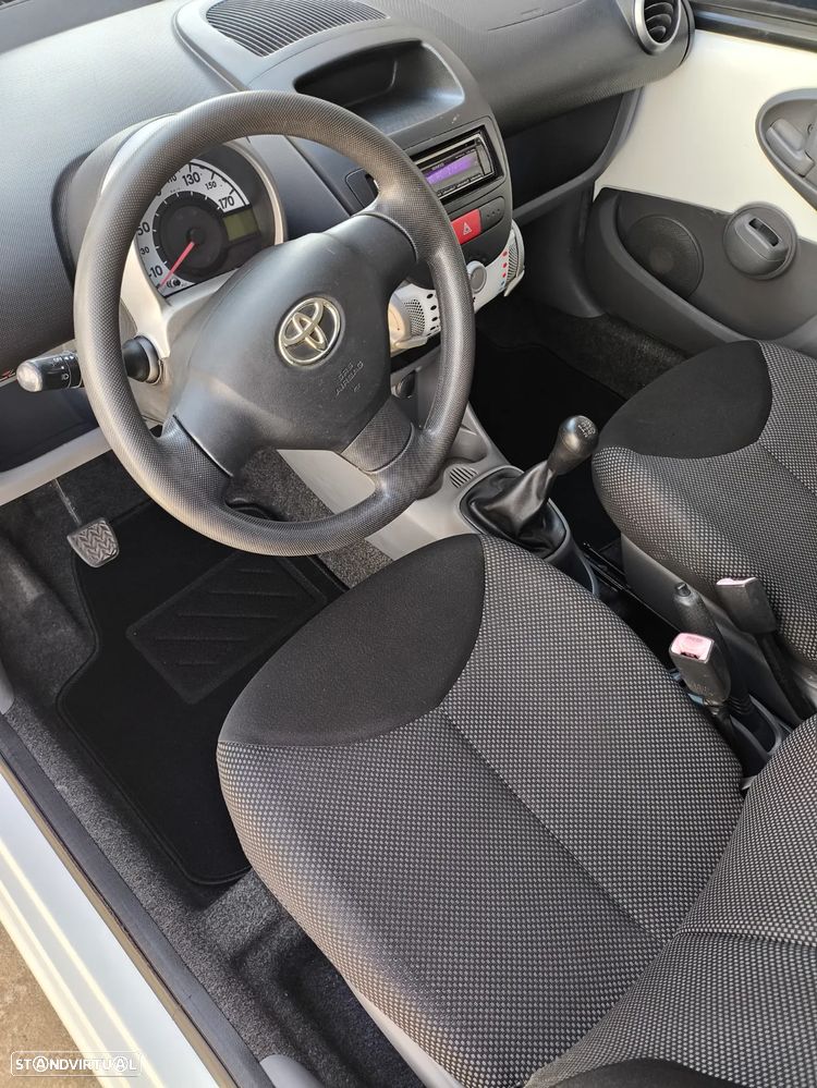 Toyota Aygo 1.0 - 19