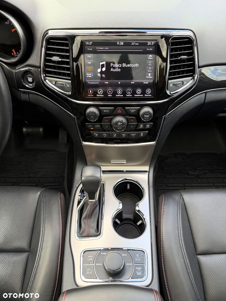 Jeep Grand Cherokee - 28