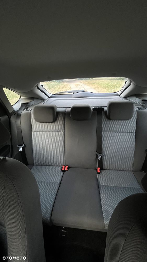 Ford Focus 1.6 16V Ambiente - 12