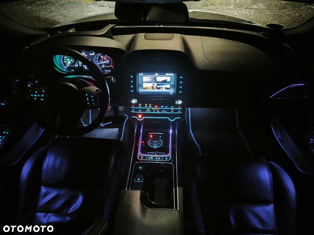 Jaguar XE 20d R-Sport Ingenium Edition - 39