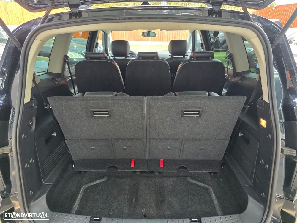 Ford S-Max 2.2 TDCi Titanium 7L - 35